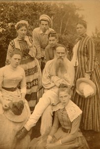 El autor León Tolstói con su familia en Yasnaya Polyana de Count Semyon Semyonovich Abamelek Lazarev